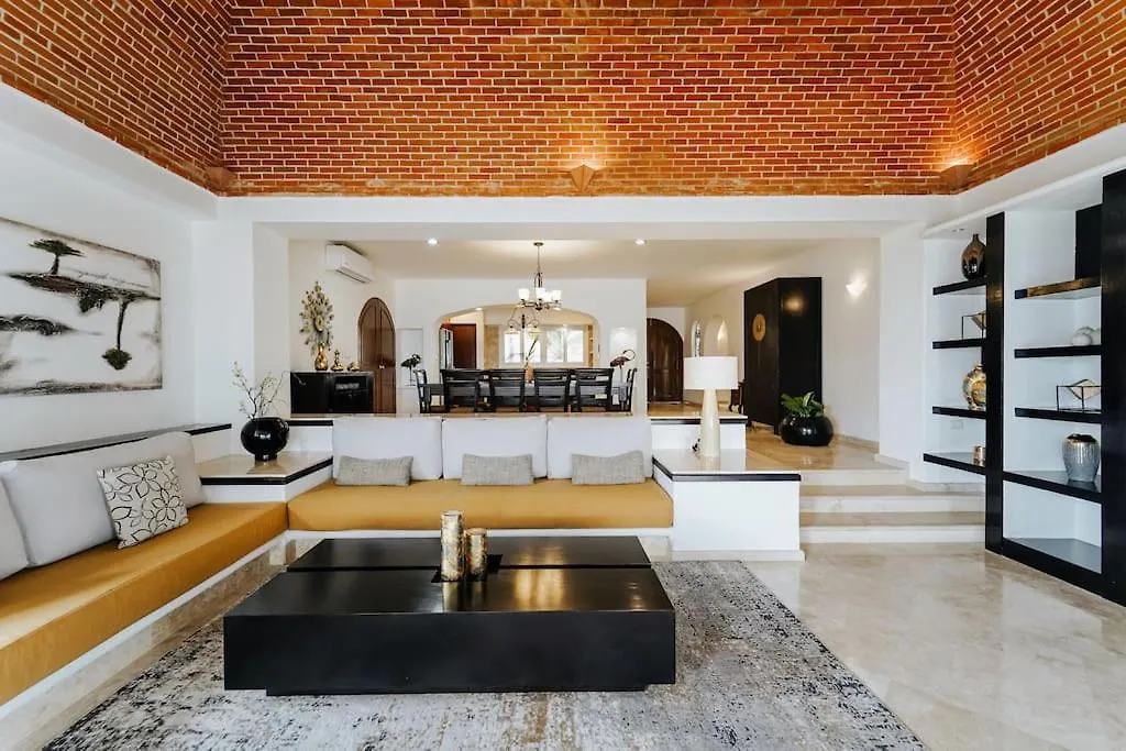 Villa Corona 6 Bedroom Luxury Mansion-1